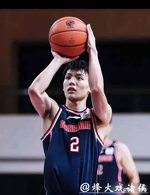 广东男篮险胜广州背后藏着什么秘密？答案藏在那个急停跳投的三分里！